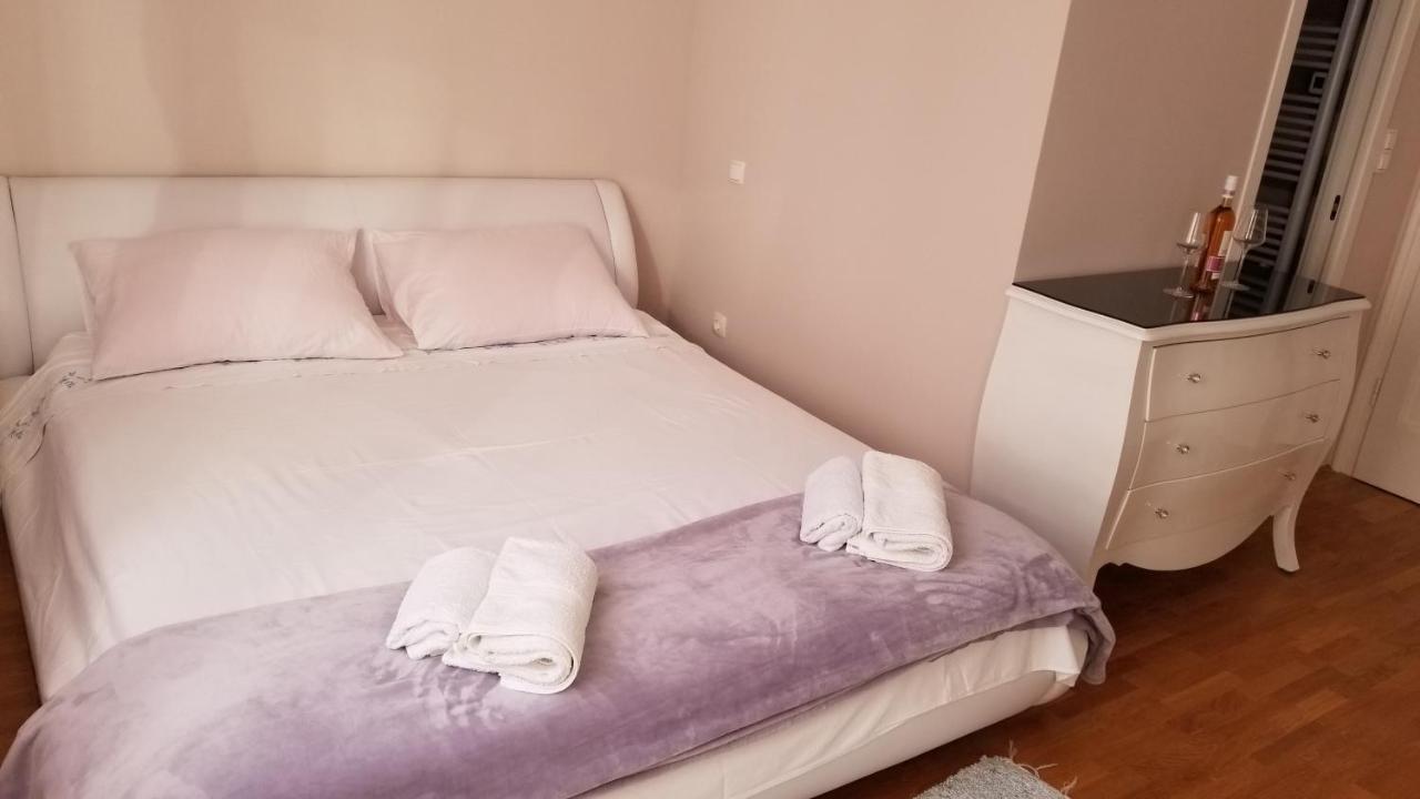 Bedroom With Bathroom Shower سبليت المظهر الخارجي الصورة