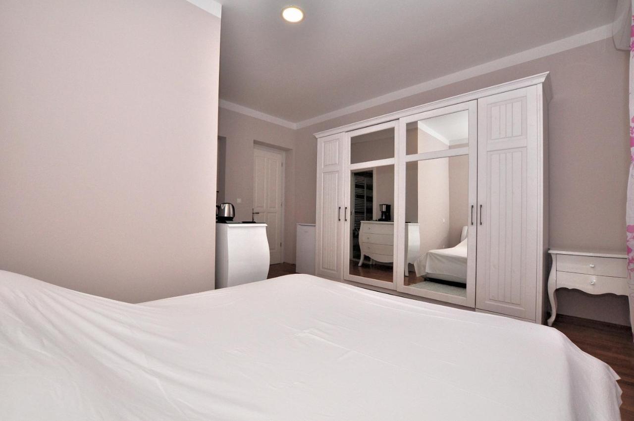 Bedroom With Bathroom Shower سبليت المظهر الخارجي الصورة